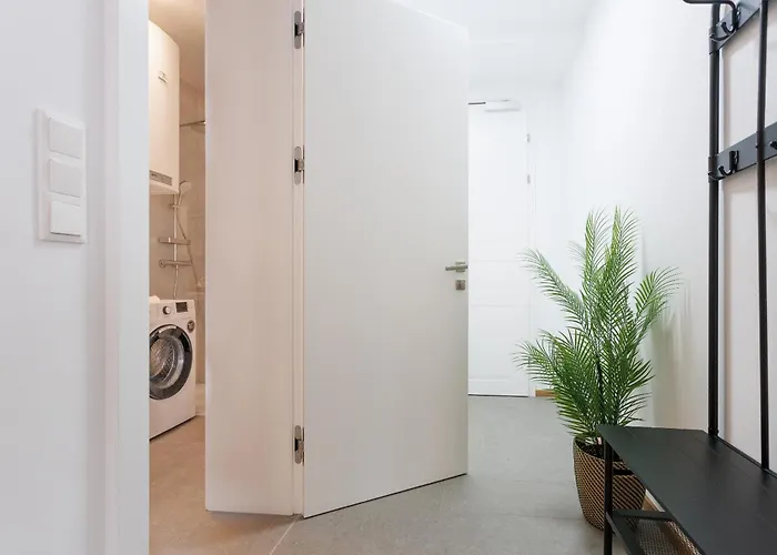 New Near Schoenbrunn Palace & Metro U3 Apartment *