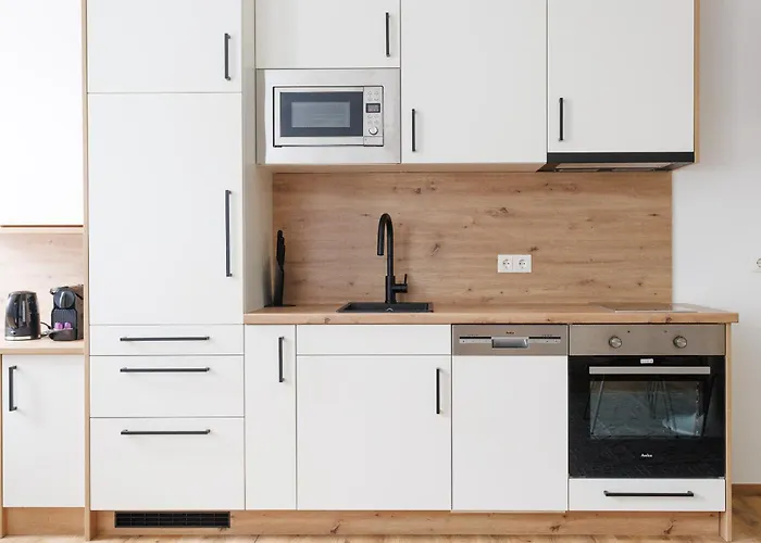 New Near Schoenbrunn Palace & Metro U3 Apartment *