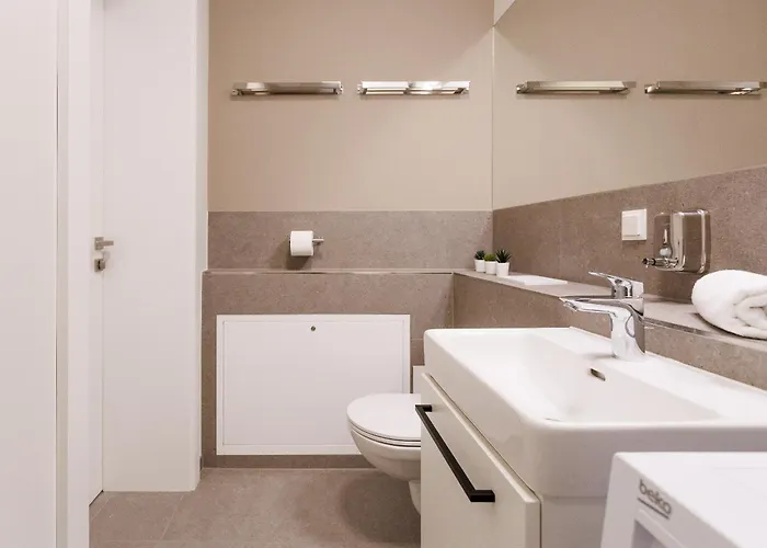 New Near Schoenbrunn Palace & Metro U3 Apartment *
