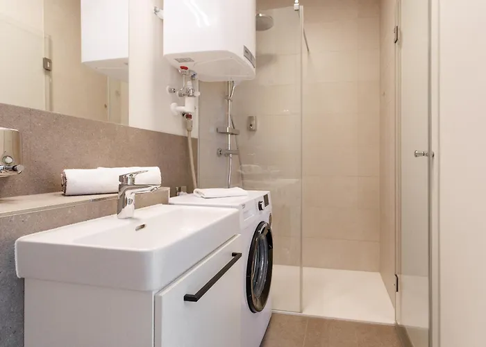 New Near Schoenbrunn Palace & Metro U3 Apartment Vienna